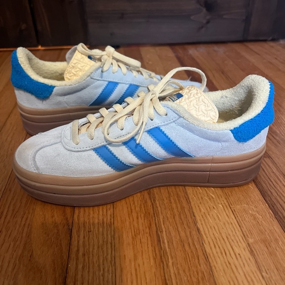 Adidas women’s Light Blue and yellow gazelle’s - Picture 4 of 6